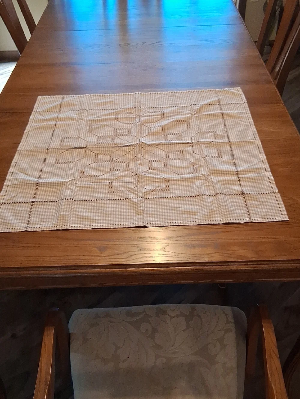 Vintage-style tablecloth featuring intricate embroidery handwork,‎ 31